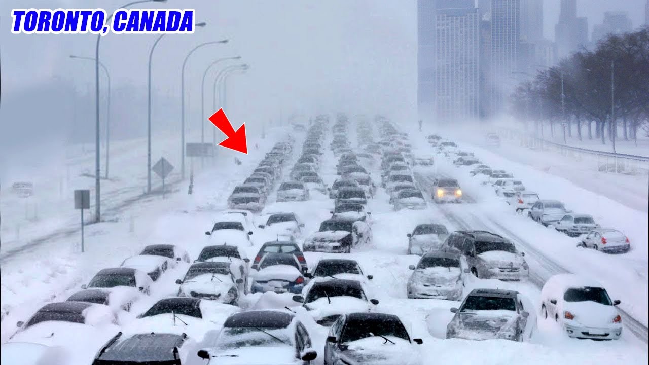 Footage of Chaos in Toronto, Canada!! Biggest Snowstorm Ever Buries