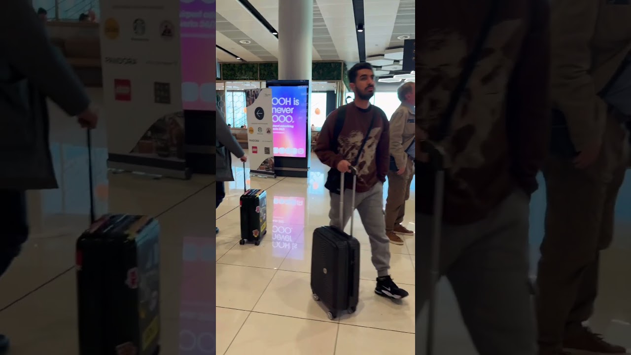 A stroll through Dubai International Airport #dubaiairport #dubai #dubaiairport