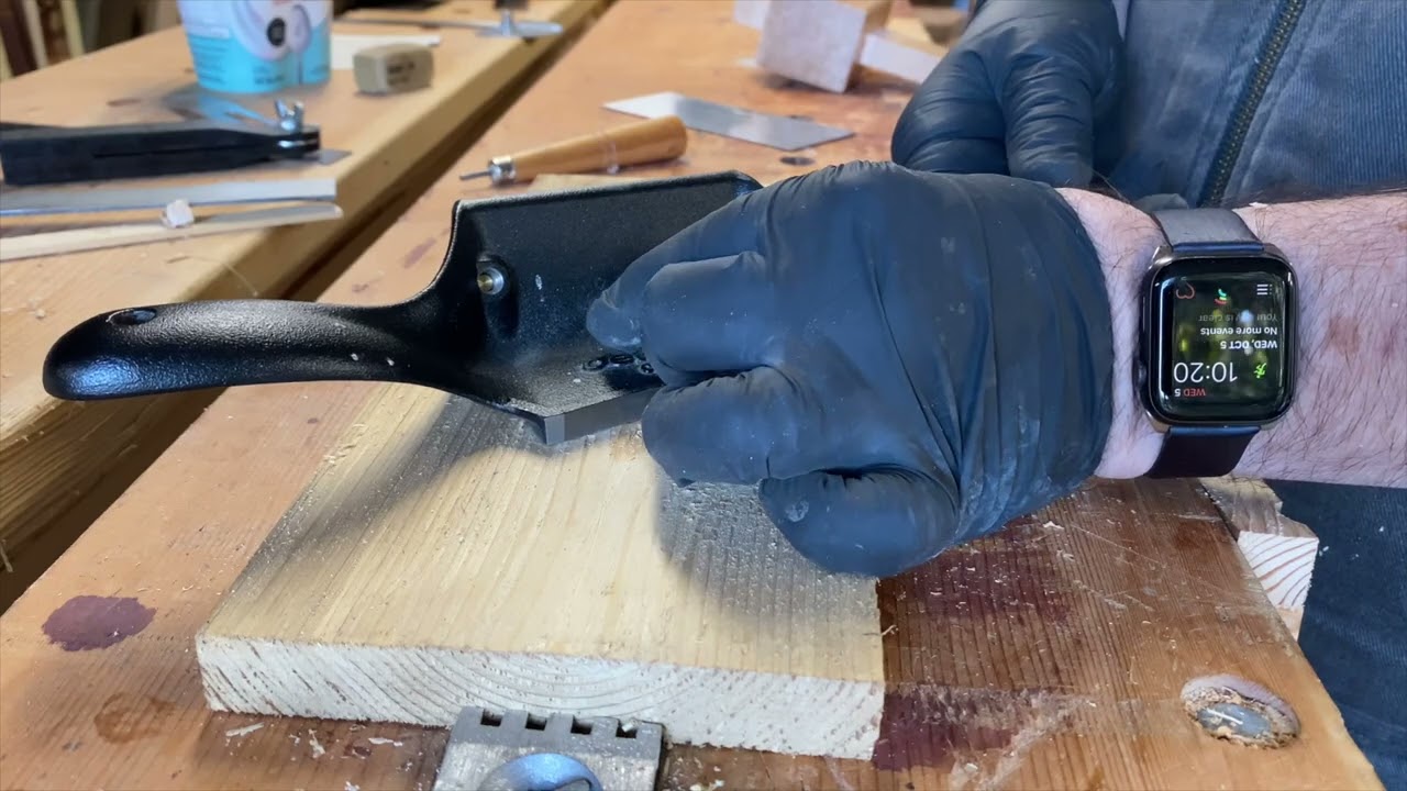 Cabinet Scraper Basics and Review Veritas Cabinet Scraper