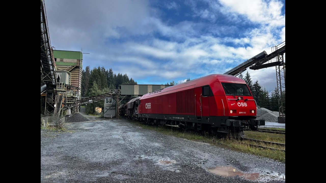 Das Hartsteinwerk Kitzbühel (HWK) verladet Schotter - Kunde ÖBB
