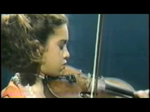 Nietas de Moralitos tocando violin y piano