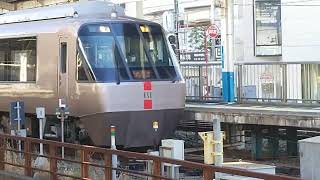 小田急30000形30057F編成藤沢駅発車