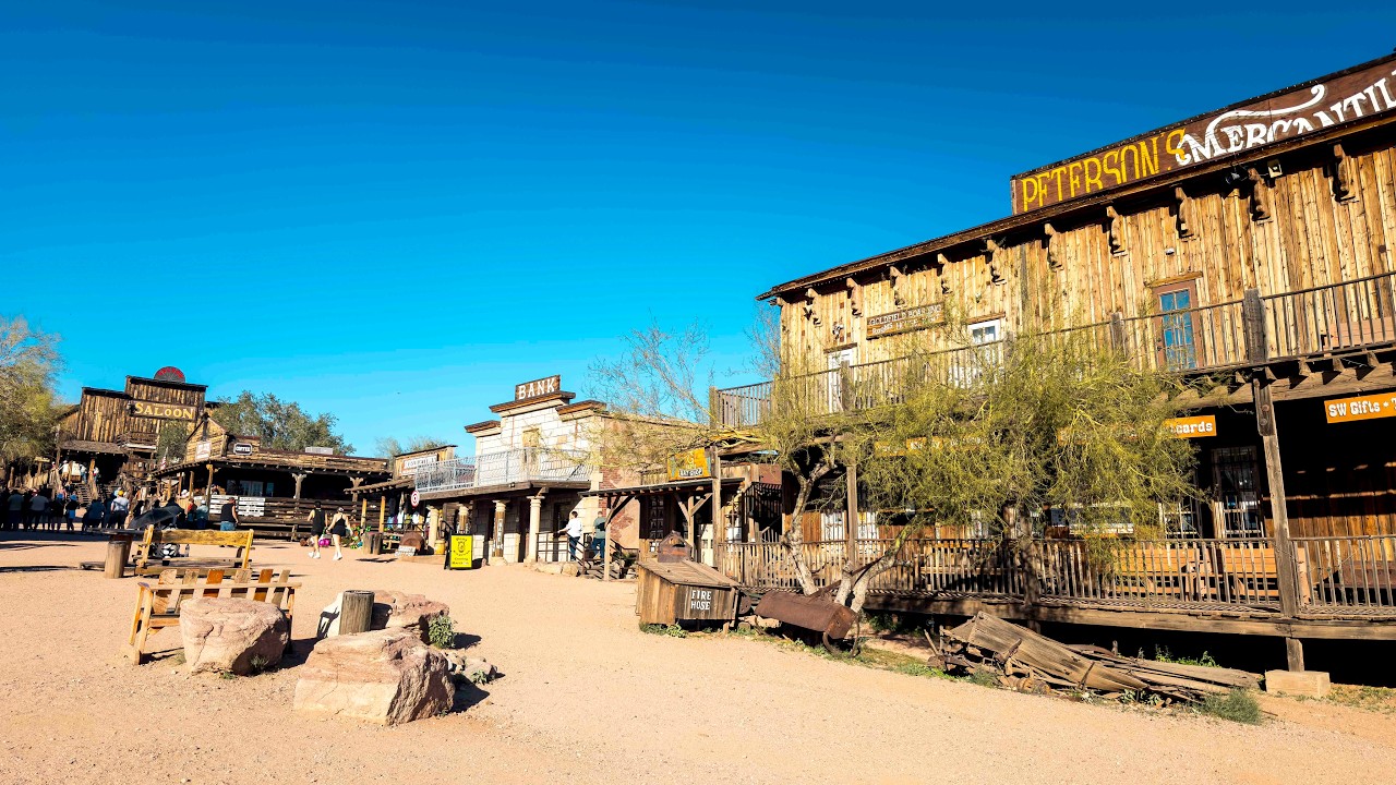 Жизнь в фургоне: город-призрак в Финиксе!