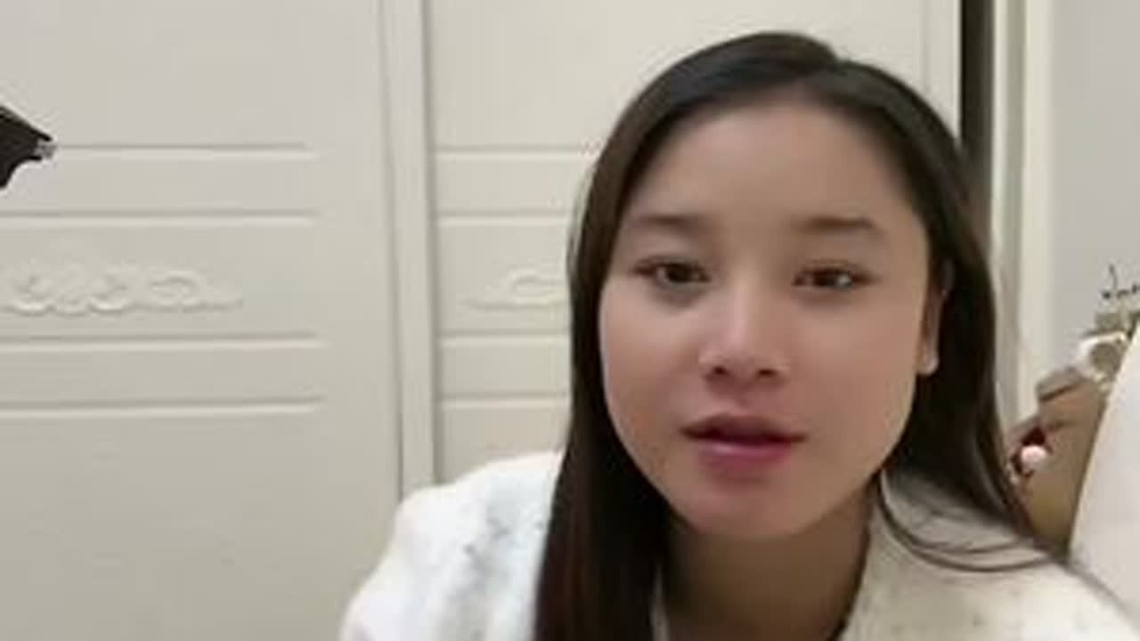 阿娜孕晚期，走路已经不太方便 #牛牛阿娜 #老挝媳妇 #老挝建房