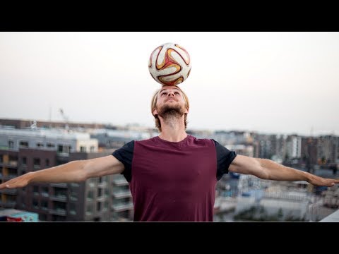 Video: Sofabord Til En Ung Fodboldspiller