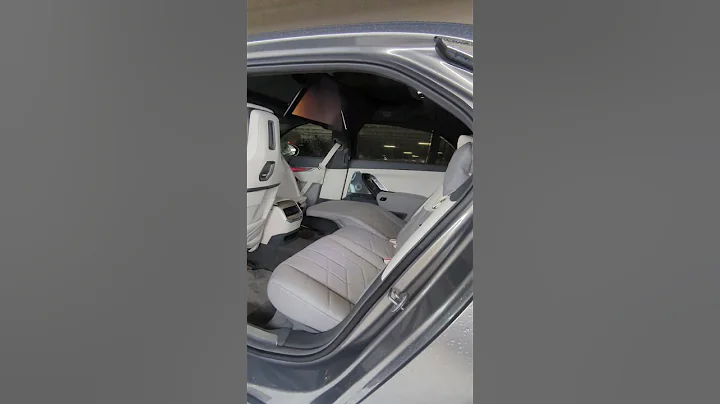 New BMW i7 Theater Screen