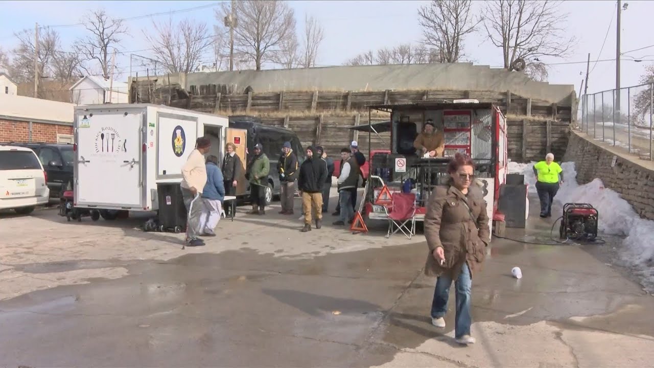 Sioux City Food trucks giving out free meals for people at the warming shelter