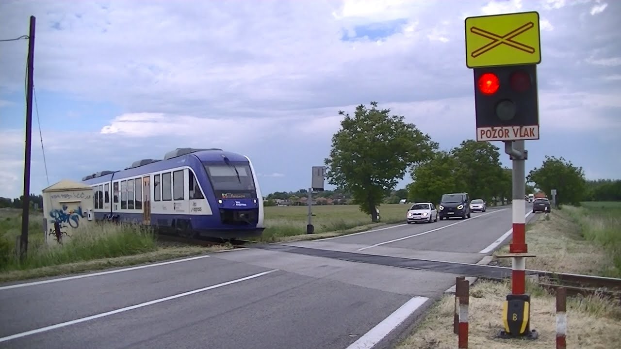 Spoorwegovergang Bodza (SK) // Railroad crossing // Železničné priecestie