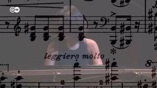 Khatia Buniatishvili not quite understanding what “leggiero” means Resimi