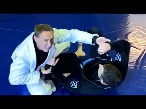 Spider Guard to Shin to Shin to Triangle Strangle