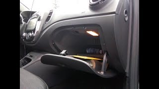 Renault Kaptur/Рено Каптур: ремонт плафона подсветки бардачка