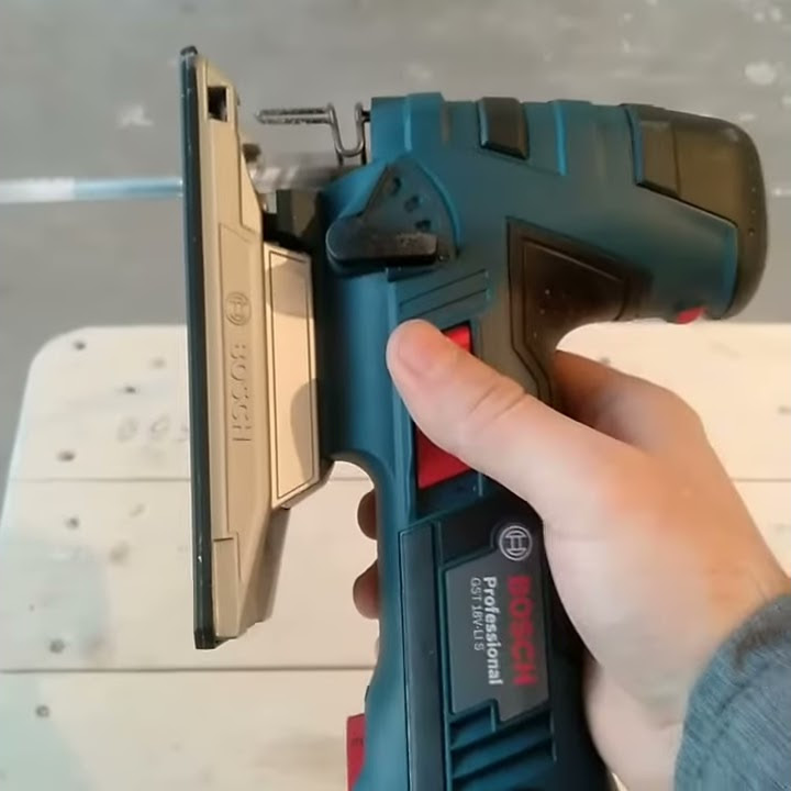 Аккумуляторный лобзик Bosch GST 18 V-LI S Solo - YouTube