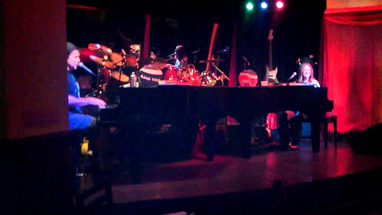 Dueling Piano Bar in Tempe, AZ - YouTube