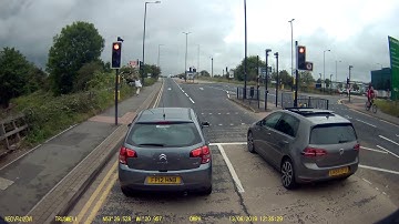 Bloody Cyclists, jumping red lights all the time (Part One) LK65OFO