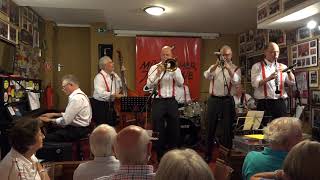 Trad. Old Merry Tale Jazzband plays &quot;Beale Street Blues&quot;