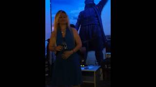 Menekşe Gül Şi̇mdi̇mi̇ Geldi̇m Aklina