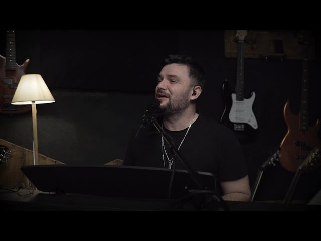 在 YouTube 上觀看「Afrim Muçiqi - Ti Moj Katile | DaLee And Friends - Studio Live Session」