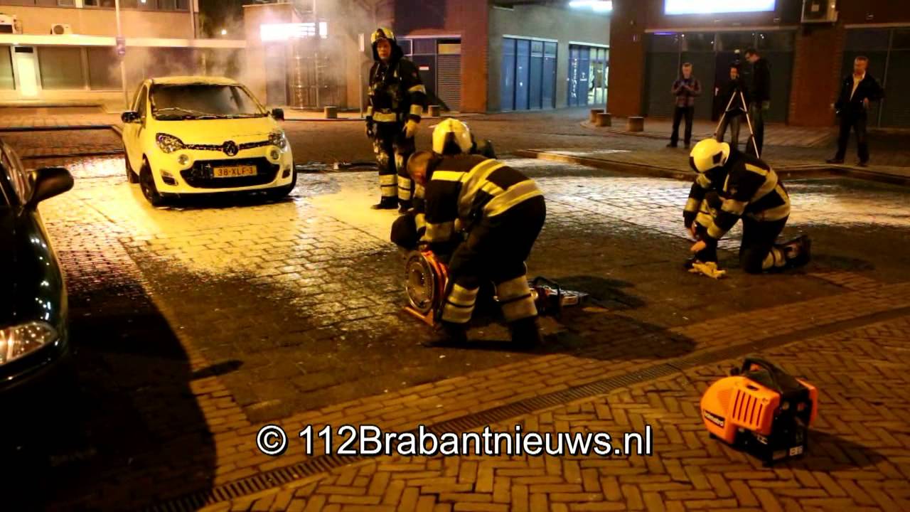 Auto in brand door kortsluiting Pastoor Spieringsstraat Uden YouTube