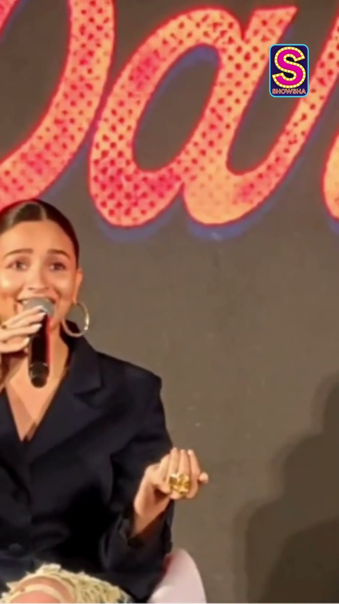 Alia Bhatt Sings Happy Birthday Song At A Fan's Request In An Event In Mumbai | Celebrity | N18S