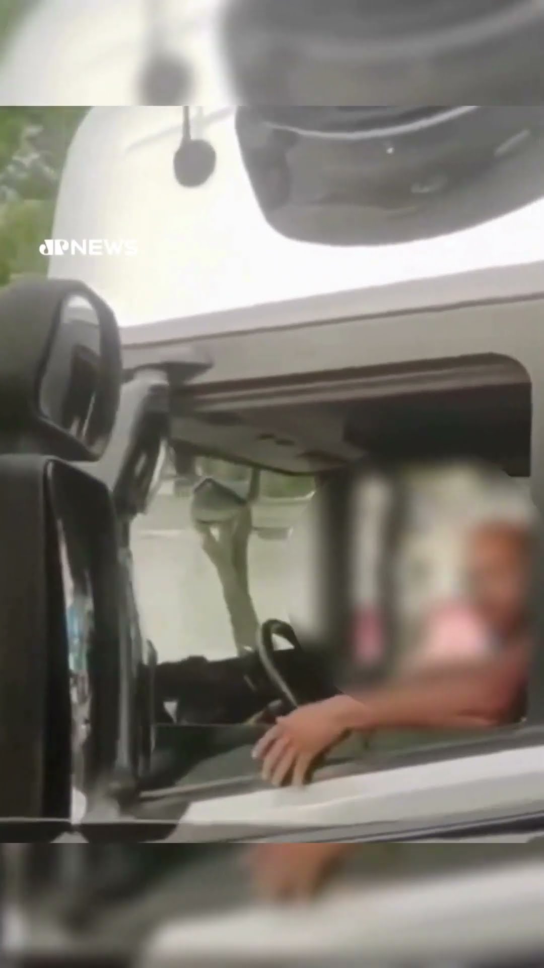 Caminhoneiro é preso após ameaçar motorista com arma no MG