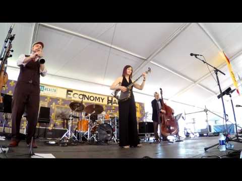 Cynthia Sayer's Joyride Quartet at New Orleans JazzFest: "Linger a While"