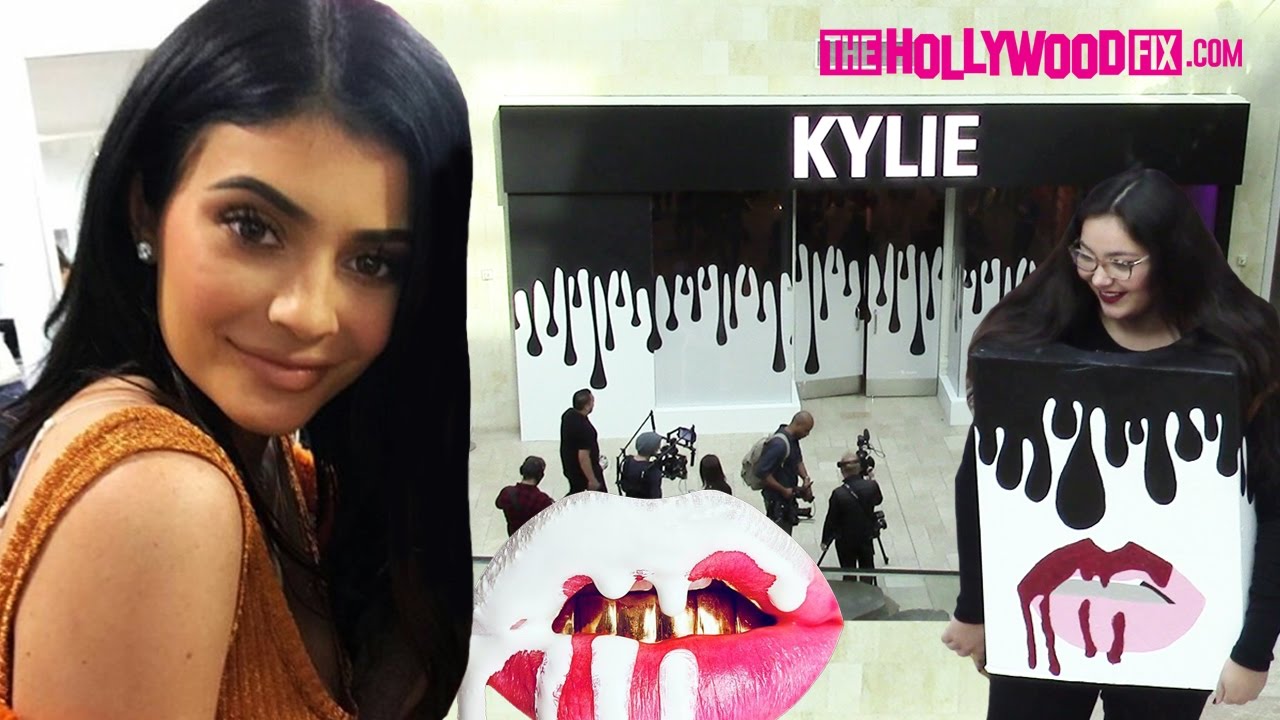 Kylie Jenner Shuts The Mall Down At Her Store Grand Opening In The