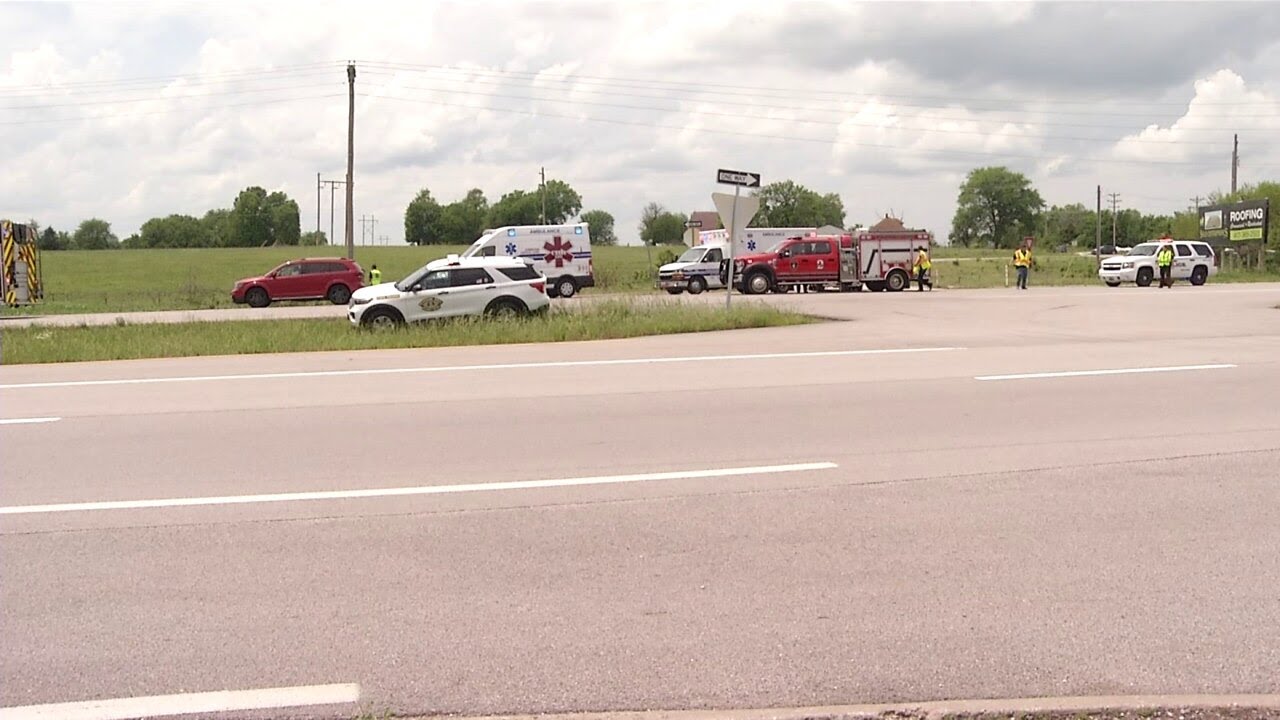 One still in critical condition after twocar crash near Bolivar