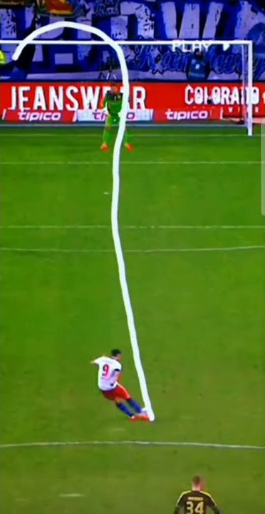 هدف من نصف الملعب 😱💥