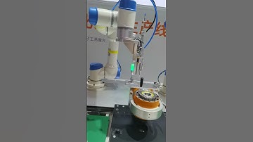 Guess what collaborative robot  application this is？Drill holes or lock screws? #robotics #robótica