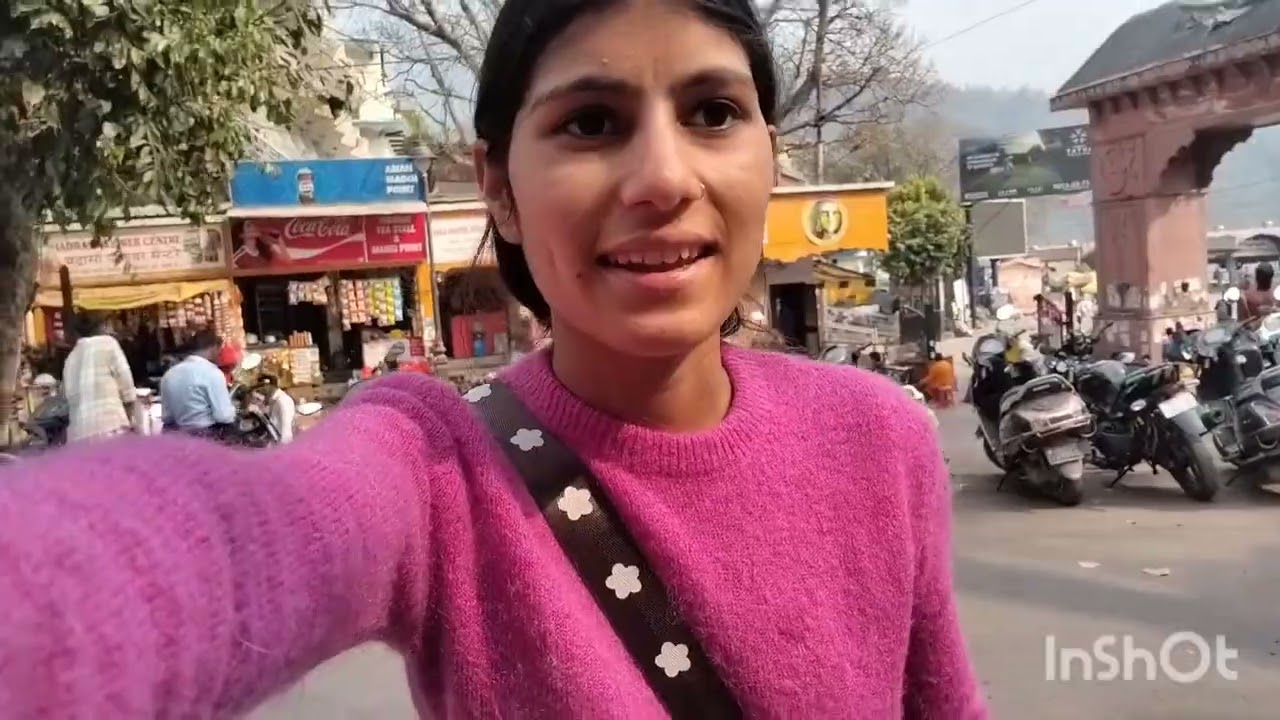 Finally Mein Chali he gyi dosto ke sath ghumne Rishikesh 🥰👍 🚌🚌