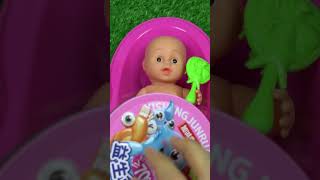 Full of BathTubs Candy with M&amp;M's &amp; Magic Slime Cutting Video