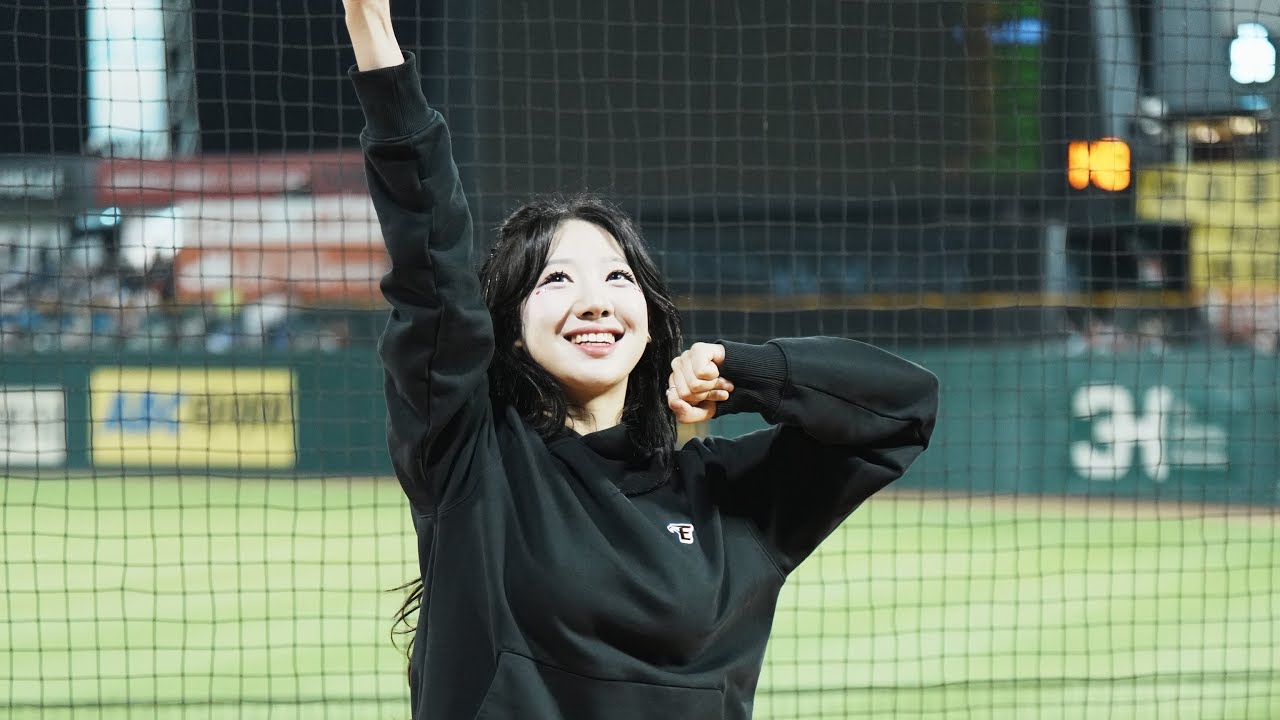 240419 우수한 치어리더 한화 이글스 직캠 Woo Soo-han Cheerleader Hanhwa Eagles - YouTube