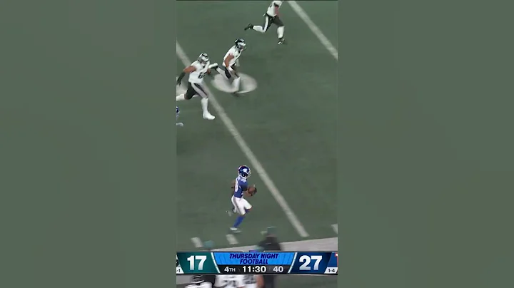 Jalen Hurts BAD PASS gets PICKED OFF for a near PICK 6 Giants vs Eagles #shorts #nfl #giants #eagles