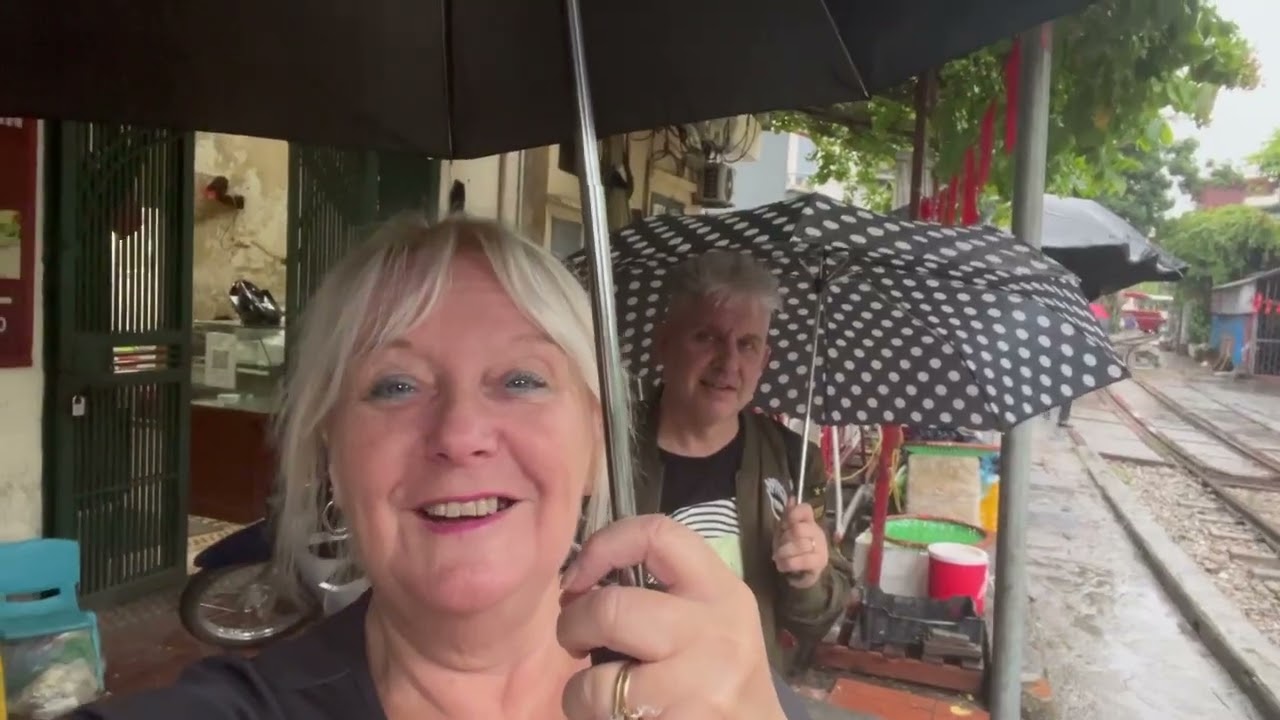 Hanoi Vietnam Paragon Noi bai  Hotel Train Street 06/10/25