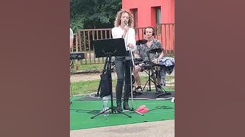 Spreading Formation: Örkény Címer avató ünnepség. Ének: Nascá /Molnár Éva/