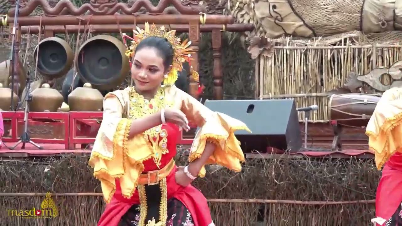 Penampilan Lenggang Jatawi Sanggar Sobokartti (Semarang) Pada FLG XXIV Festival Lima Gunung 2025