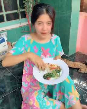 Video Gadis Cantik Masak Pakai Kayu Bakar Viral
