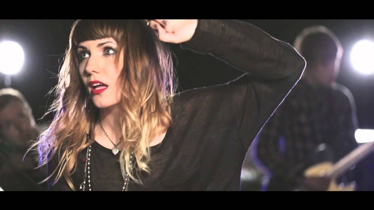 The Wanderer - Everybody Looks Famous