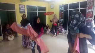 Tari payuang taurai