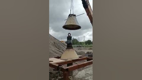 Wear mantle remove from main shaft head of cone crusher #viralvideo #stonecrusher !