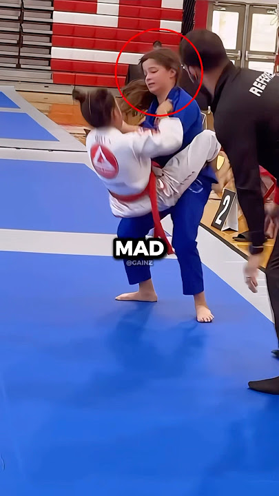 Should She Get A Lifetime Ban?🤔(@isabellajiujitsugirl)