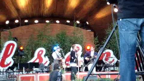 Thumbnail of Danny Saucedo  & Måns Zelmerlöw - Sverige - Efter sändningen av "Allsång på Skansen"