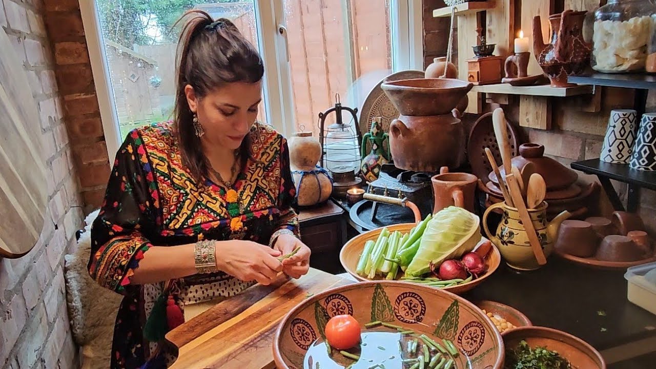 tikarvavine Al3asvane, recette traditionnelle kabyle   les boulettes à la semoule