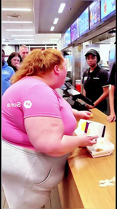 😡 Frau rastet aus wegen 1 fehlendem Nugget 🍗😂 | Sora Shorts