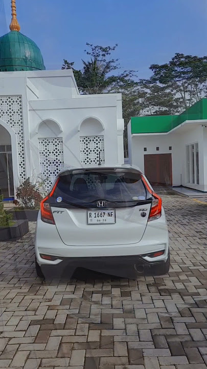 Honda Jazz RS 2018 Putih Modifikasi JDM Simpel