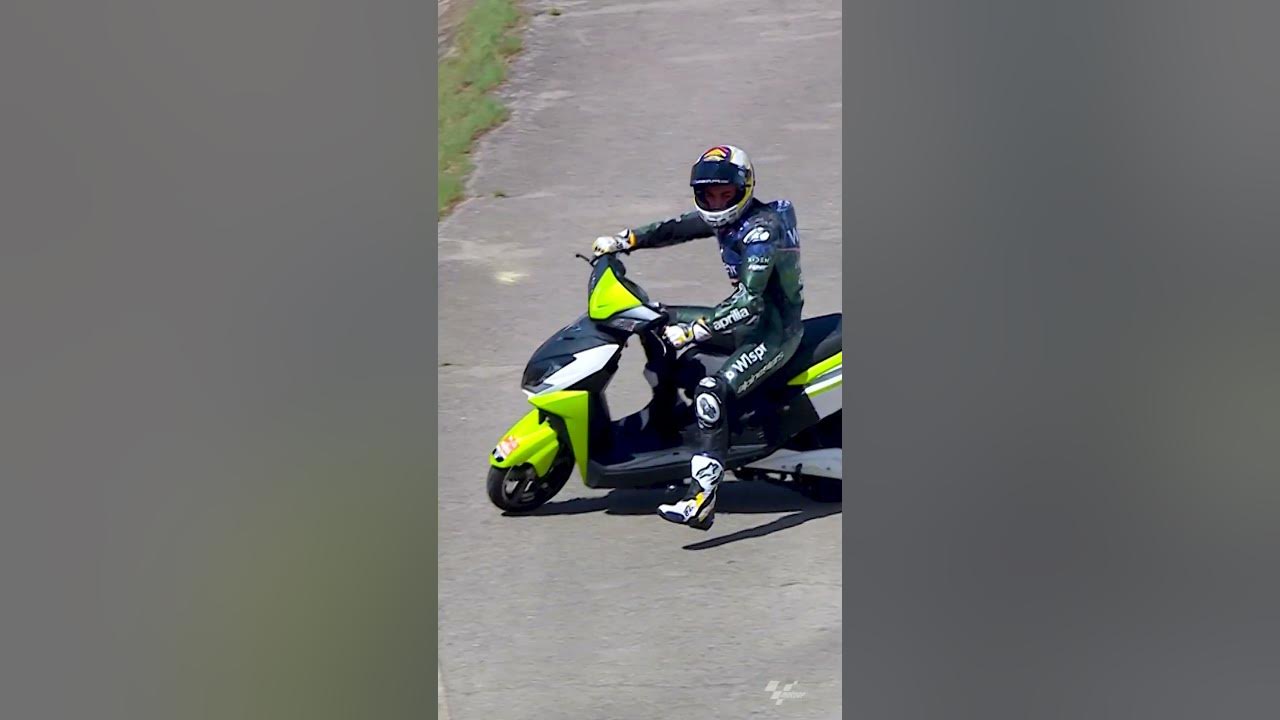 Raul Fernandez hops on a scooter after his Practice crash! 🛵 | 2023 #CatalanGP