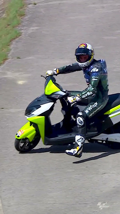 Raul Fernandez hops on a scooter after his Practice crash! 🛵 | 2023 #CatalanGP