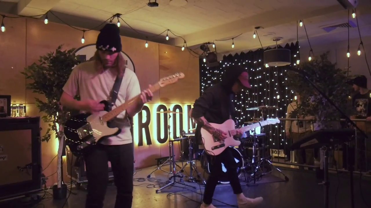 nothing, nowhere. - houdini (Live in Columbus)