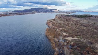 Весна, апрель, Волга пока почти не поднялась. Остров Голодный еще над водой.