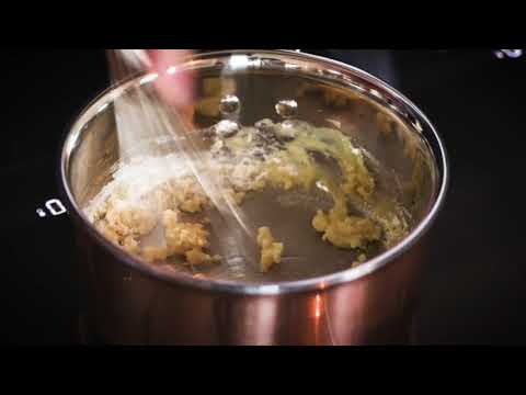 Video: Hvordan Man Laver Fyldt Kål Med Hvid Sauce
